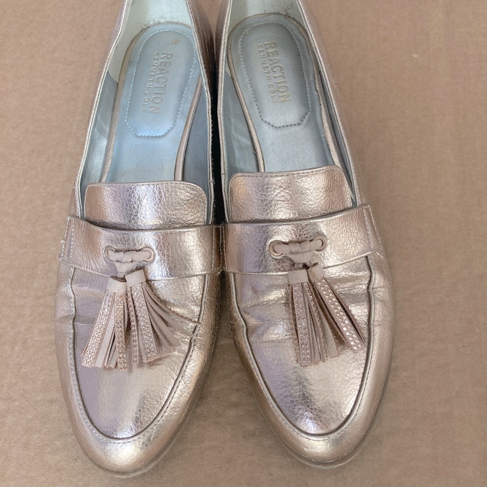 Reaction Kenneth Cole Jet Forward 7.5 rose gold loafers with tassels